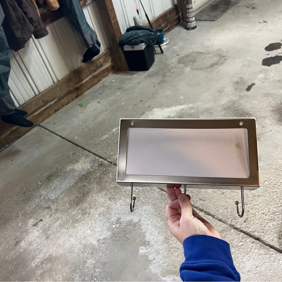 Mail wall decor for holding mail and has hooks under - Picture 3 of 4